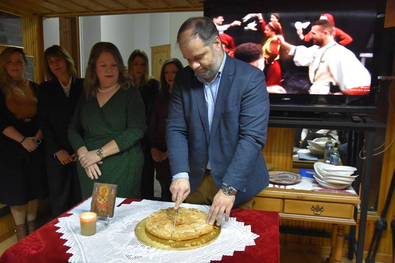 Ξεκίνησαν οι κοπές βασιλοπιτών αθλητικών και πολιτιστικών σωματείων